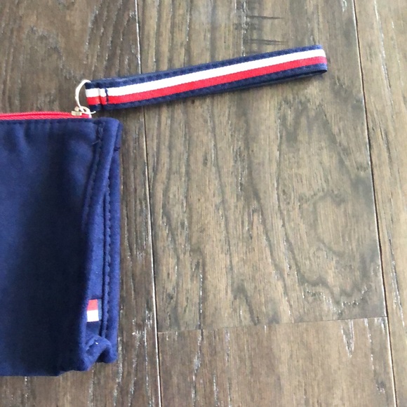 🔥3/$20 Make up pouch with body wash - Picture 5 of 9